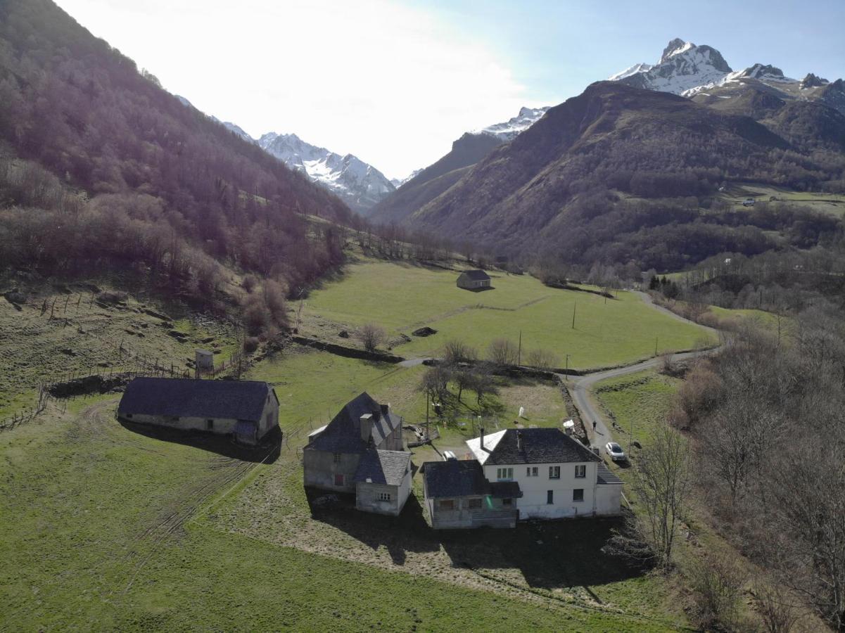 Aux D'Estaing Croises, Gite De Montagne Accessible A Tous Exterior photo