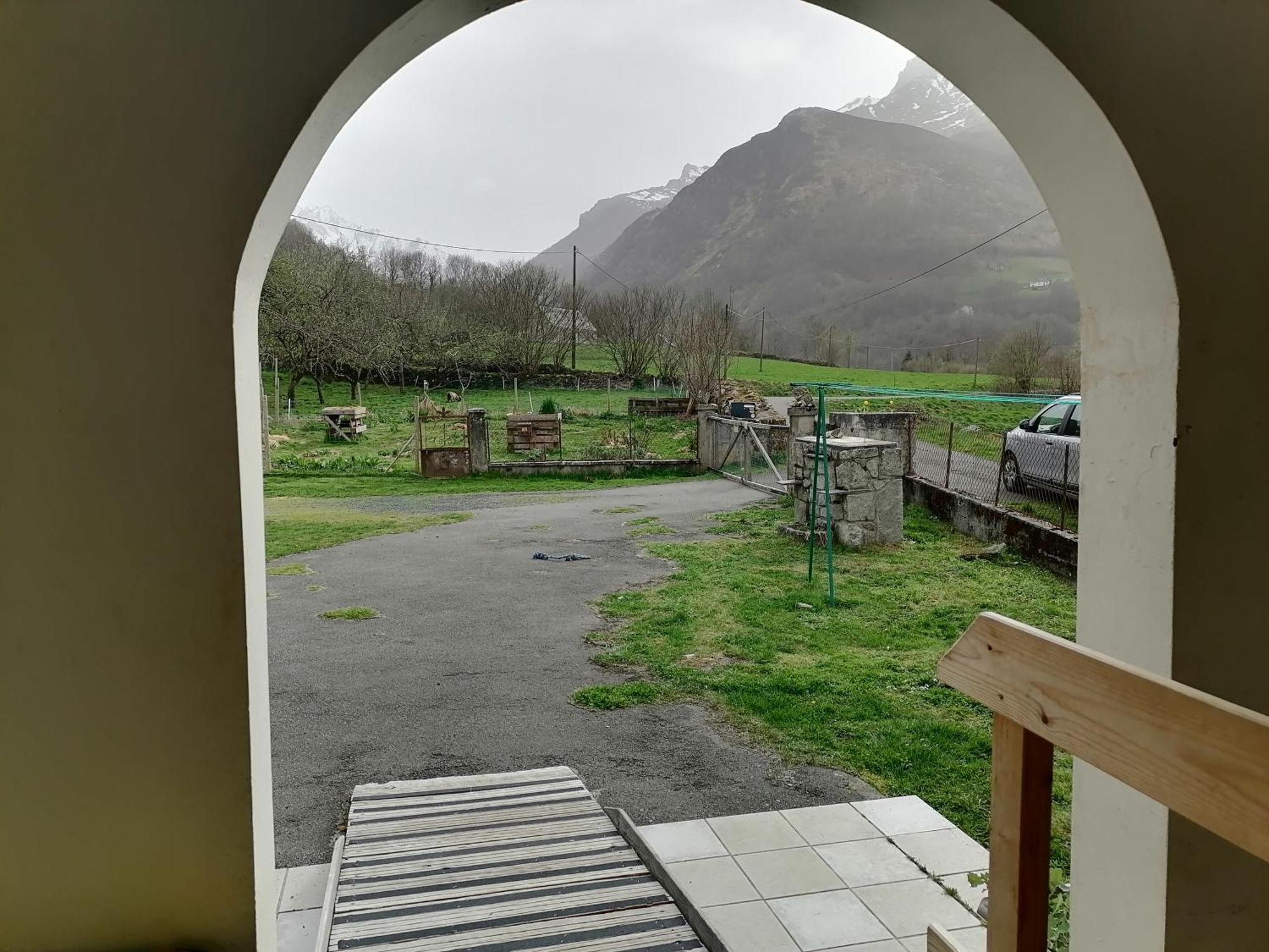 Aux D'Estaing Croises, Gite De Montagne Accessible A Tous Exterior photo
